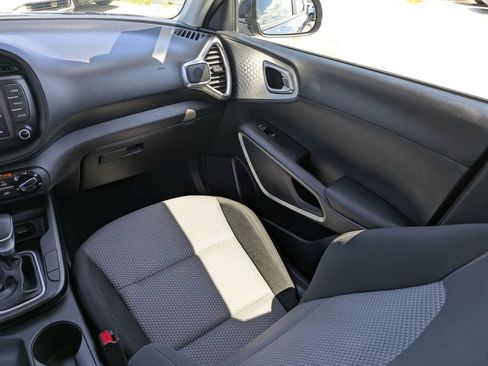 Certified 2023 Kia Soul LX w/ LX Technology Package FWD image 15