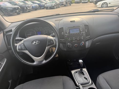 Used 2009 Hyundai Elantra w/ Premium-Sport Pkg 2 FWD image 8