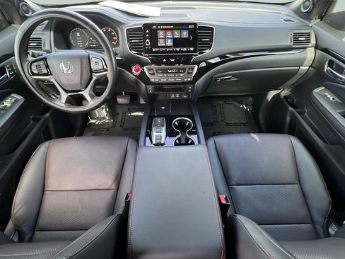 Used 2025 Honda Ridgeline Black Edition image 11