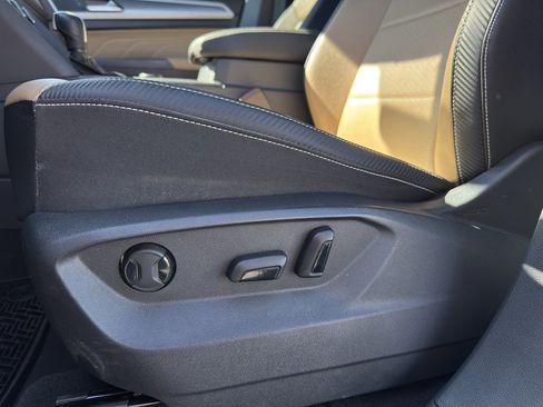 Used 2023 Volkswagen Atlas Cross Sport SE image 12