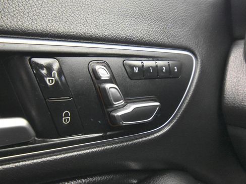 Used 2019 Mercedes-Benz CLA 250 4MATIC w/ Premium Package image 33