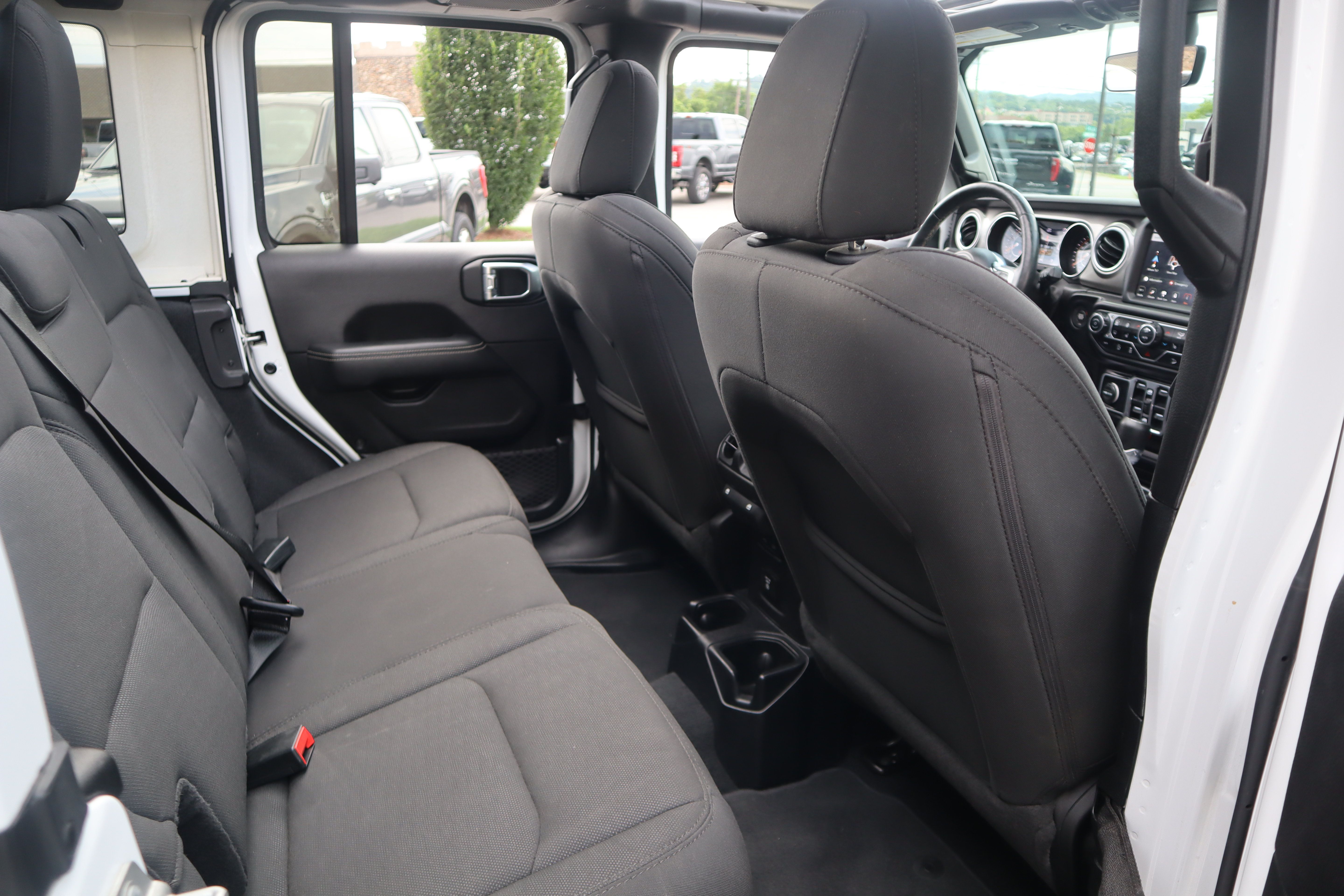 Used 2020 Jeep Wrangler Unlimited Sahara AWD/4WD image 31