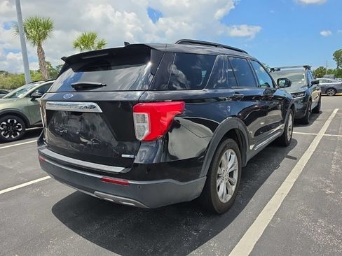 Used 2020 Ford Explorer XLT w/ Equipment Group 202A AWD/4WD image 17