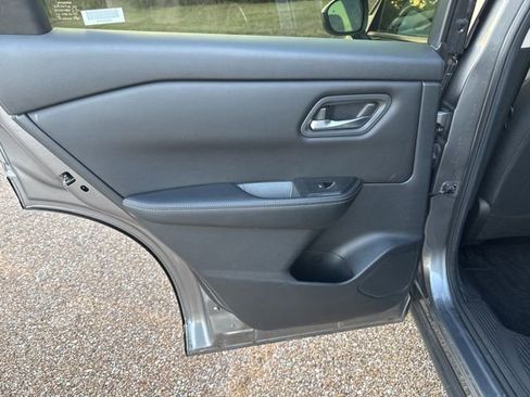 Used 2024 Nissan Rogue SV image 12