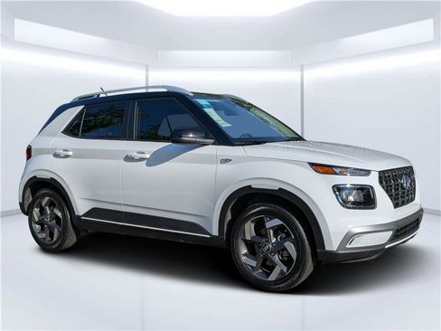 Certified 2026 Hyundai Venue SEL FWD image 1