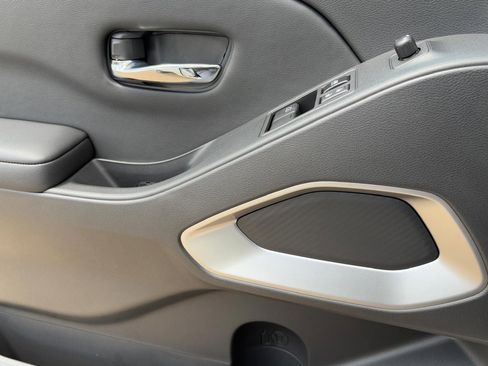 New 2025 Nissan Frontier SV image 13