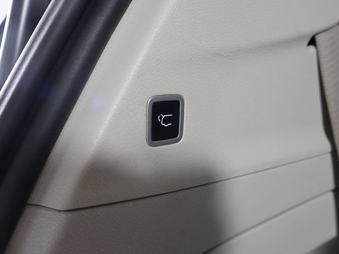Used 2023 Chrysler Pacifica Touring-L FWD image 20