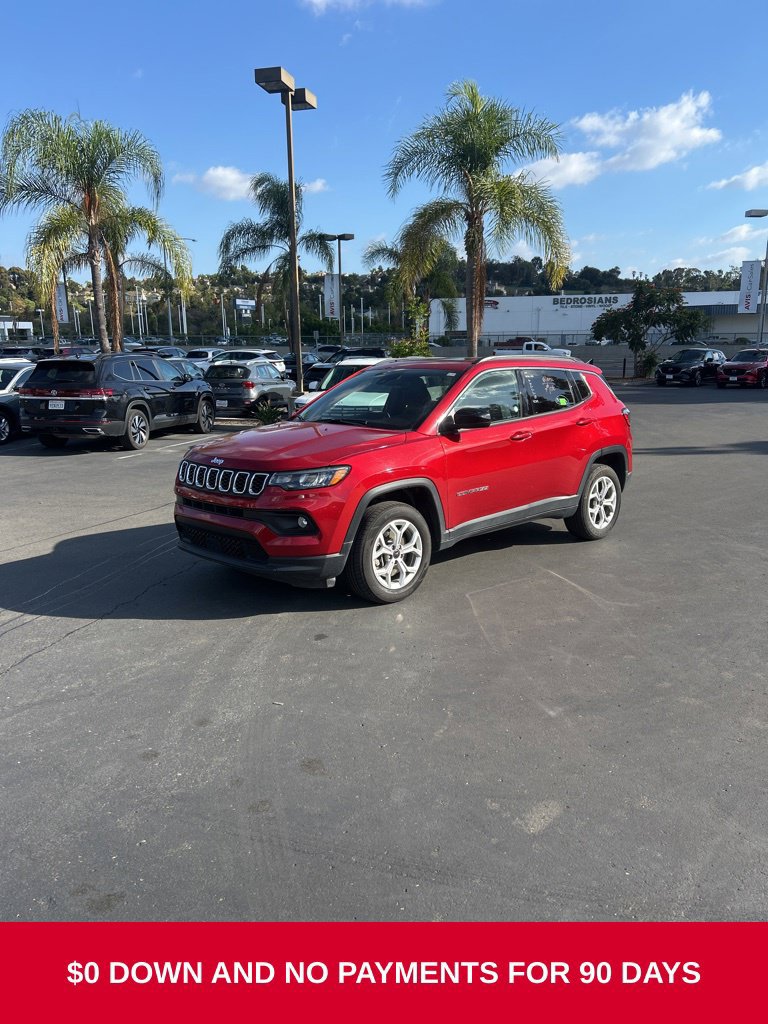Used 2025 Jeep Compass Latitude w/ Sun & Sound Group AWD/4WD image 1