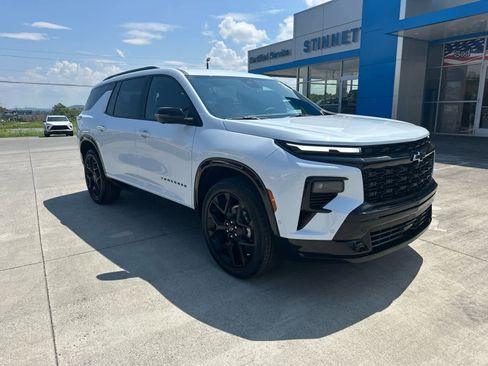 New 2026 Chevrolet Traverse RS w/ LPO, Floor Liner Package image 4