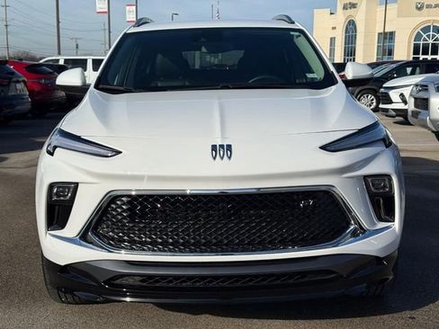 Used 2024 Buick Encore GX Sport Touring image 9