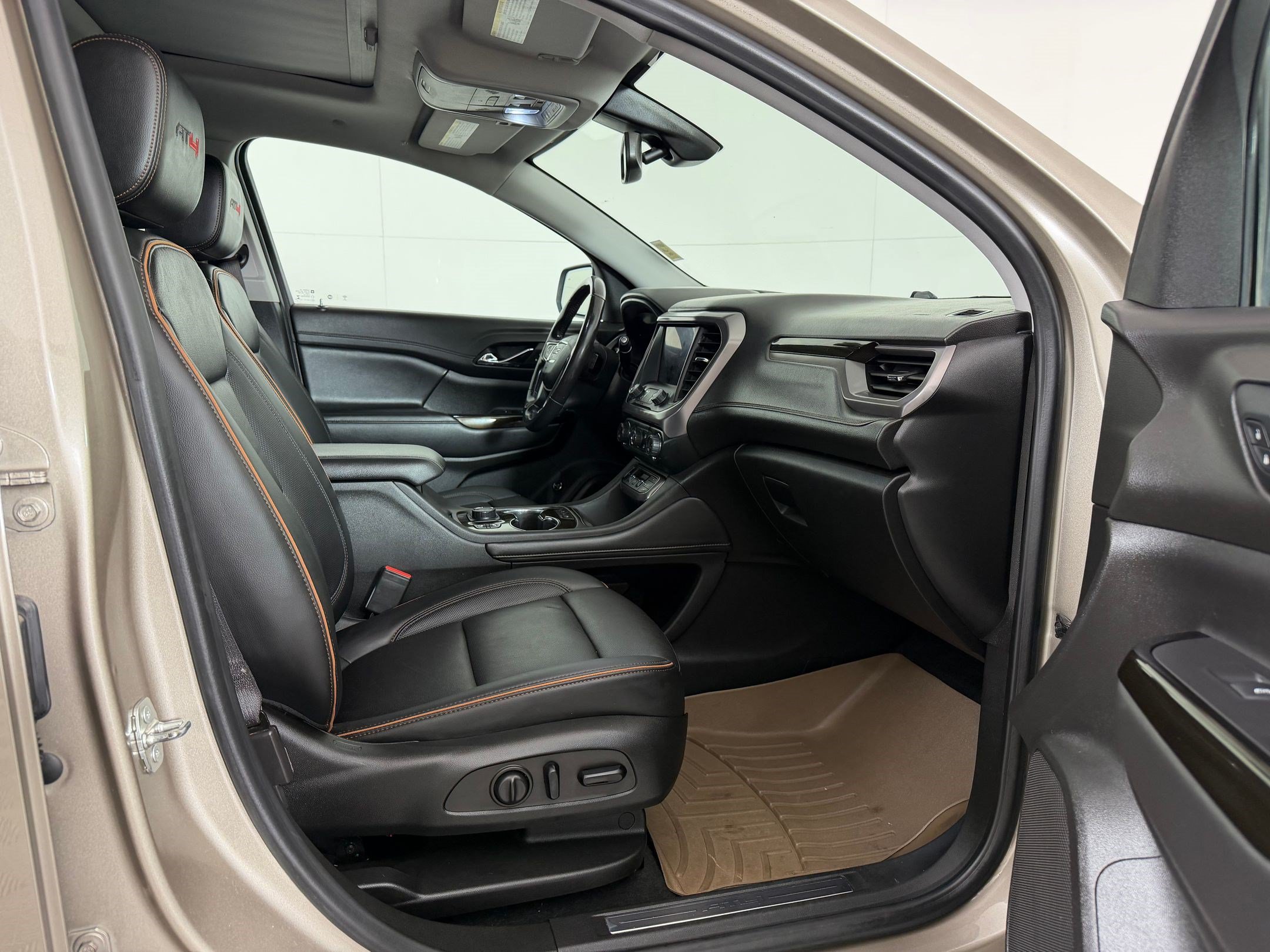Used 2022 GMC Acadia AT4 w/ Technology Package AWD/4WD image 26