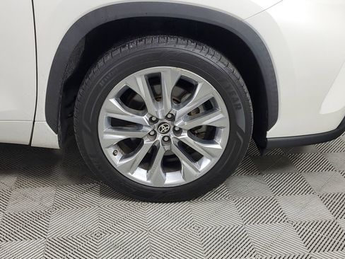 Used 2020 Toyota Highlander Limited image 14