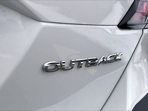 Used 2024 Subaru Outback Premium AWD/4WD image 8