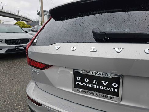 Certified 2025 Volvo V60 B5 Cross Country Plus AWD/4WD image 16