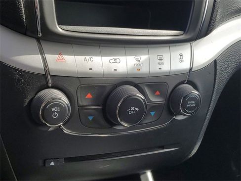 Used 2017 Dodge Journey SE image 29