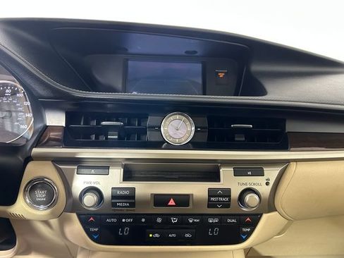 Used 2014 Lexus ES 350 w/ Premium Package FWD image 23