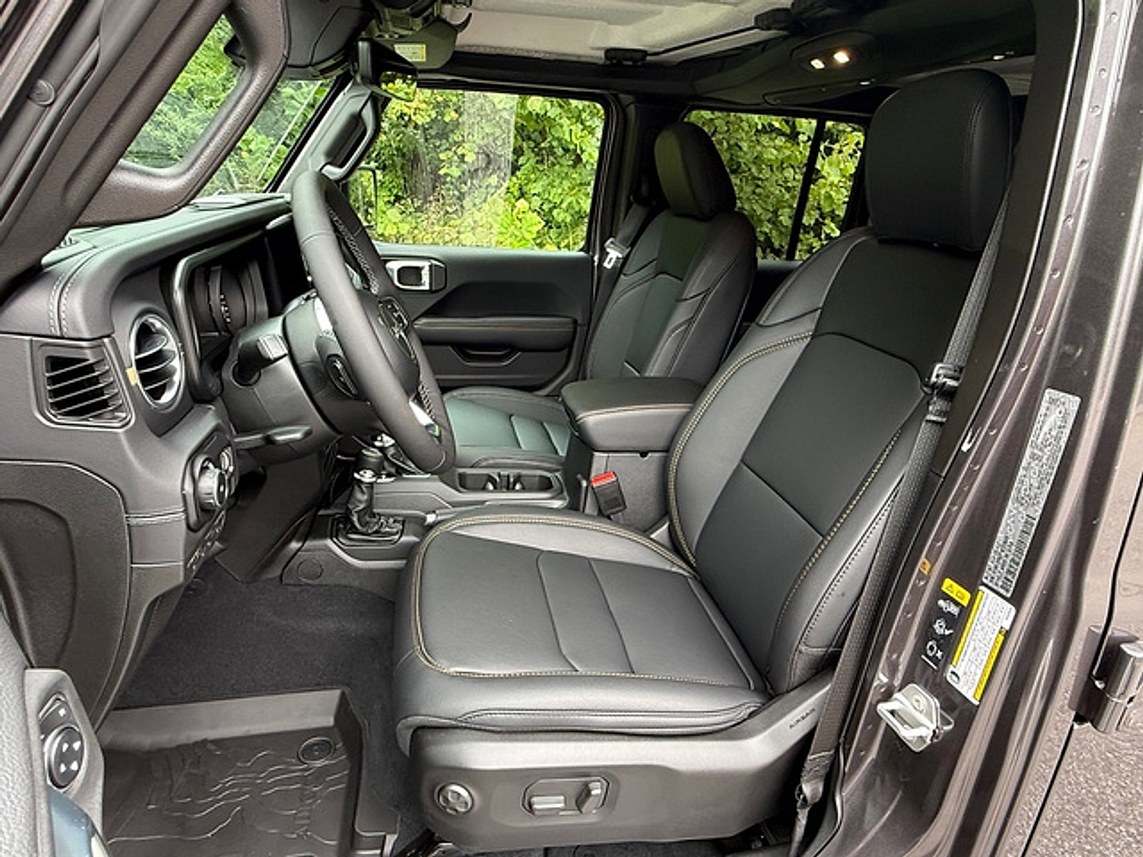 New 2026 Jeep Wrangler Unlimited Sahara AWD/4WD image 12