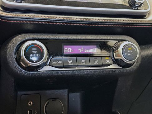 Used 2019 Nissan Kicks SR FWD image 10
