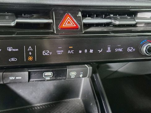 Used 2024 Kia Niro Wind FWD image 24