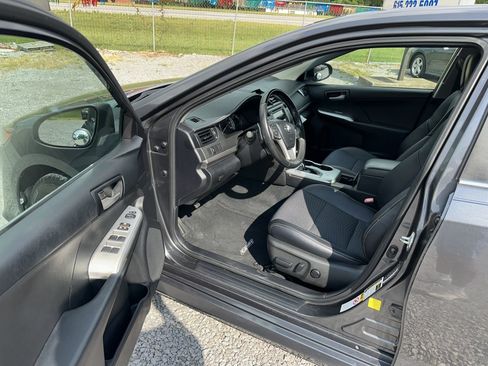 Used 2013 Toyota Camry SE FWD image 12