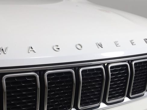 Used 2022 Jeep Wagoneer Series II AWD/4WD image 18