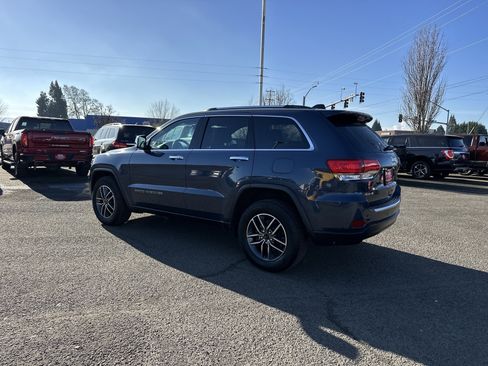 Used 2019 Jeep Grand Cherokee Limited w/ Luxury Group II image 3