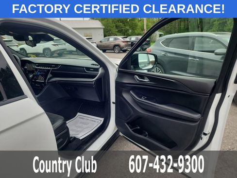 Used 2024 Jeep Grand Cherokee L Altitude AWD/4WD image 35