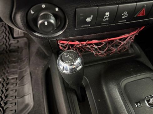 Used 2018 Jeep Wrangler Unlimited Rubicon image 33