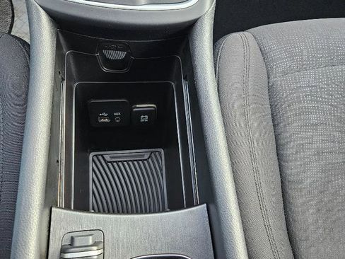 Used 2015 Chrysler 200 Limited image 16