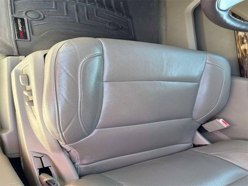 Certified 2017 GMC Yukon SLT image 12