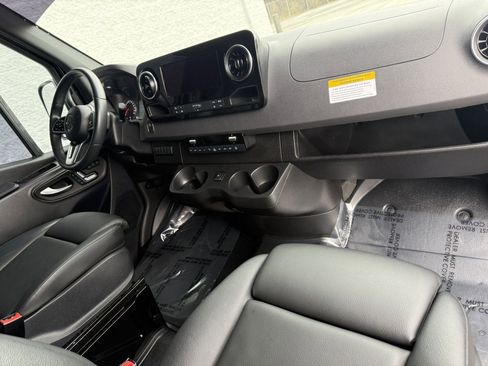 Used 2023 Mercedes-Benz Sprinter 2500 image 15