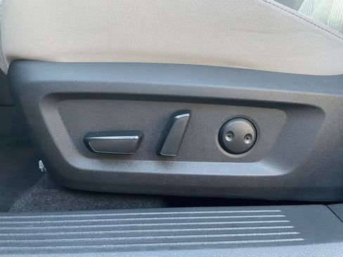 Used 2025 Nissan Rogue SV image 23