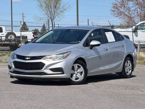 Used 2018 Chevrolet Cruze LS FWD image 1