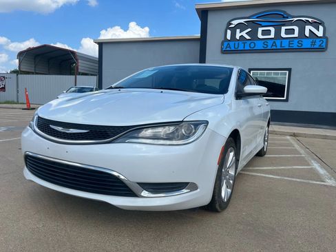 Used 2015 Chrysler 200 Limited image 2