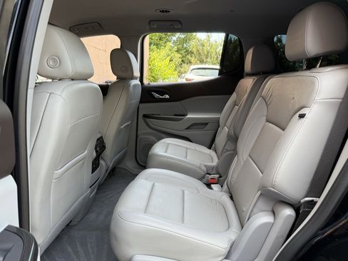 Used 2021 GMC Acadia SLT image 13