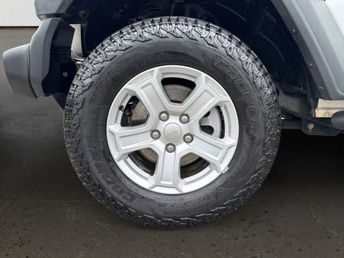 Used 2018 Jeep Wrangler Unlimited Sport S AWD/4WD image 10