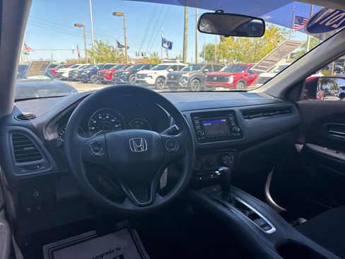 Used 2017 Honda HR-V LX image 11