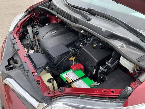 Used 2020 Toyota Sienna LE w/ LE Preferred Package FWD image 55