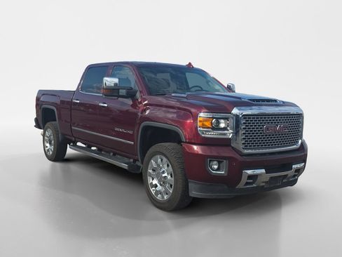 Used 2017 GMC Sierra 2500 Denali w/ Duramax Plus Package AWD/4WD image 9