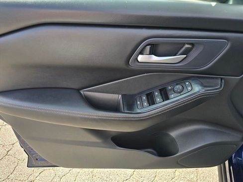 Used 2024 Nissan Rogue SV AWD/4WD image 9