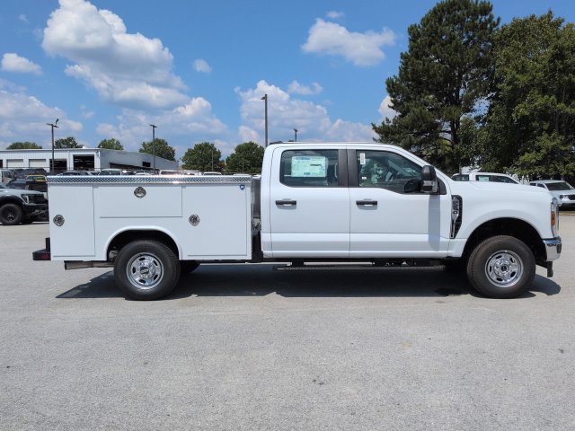 New 2026 Ford F250 XL w/ XL Chrome Package AWD/4WD image 3