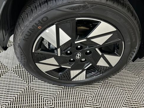 Certified 2025 Hyundai Kona SEL image 19