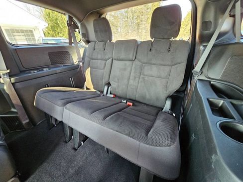 Used 2018 Dodge Grand Caravan SE image 35