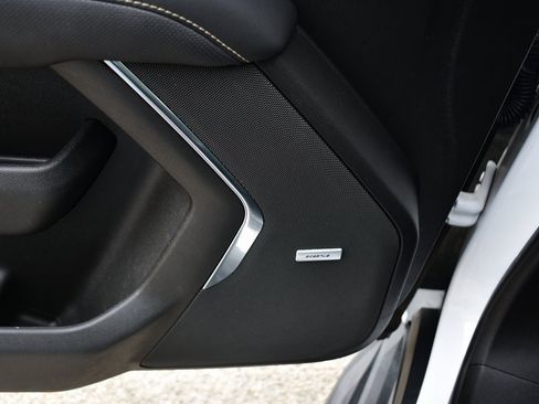 Used 2023 Chevrolet Suburban Premier image 17