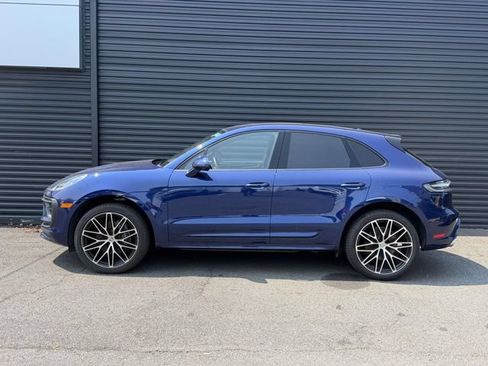 Certified 2024 Porsche Macan AWD/4WD image 3