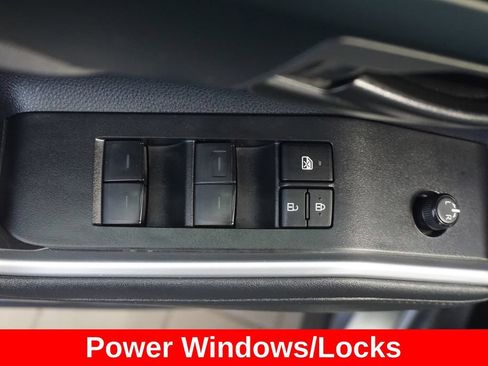 Certified 2024 Toyota Highlander LE FWD image 6