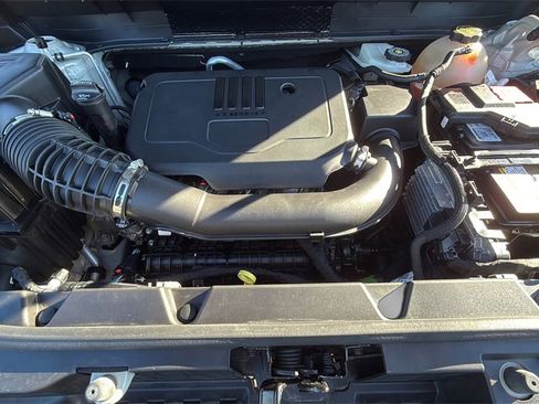 Used 2022 GMC Acadia SLE w/ Driver Convenience Package image 19