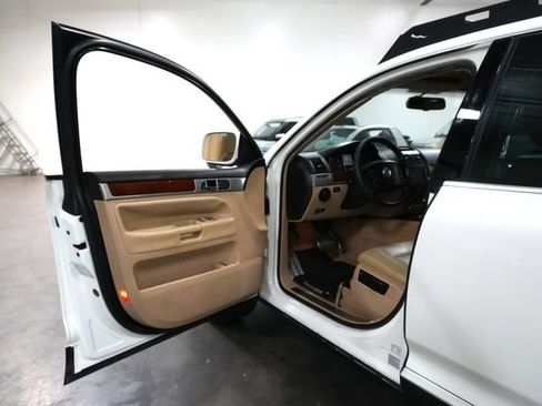 Used 2006 Volkswagen Touareg V10 TDI AWD/4WD image 27