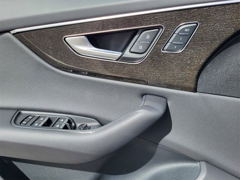 New 2025 Audi Q8 Premium image 6