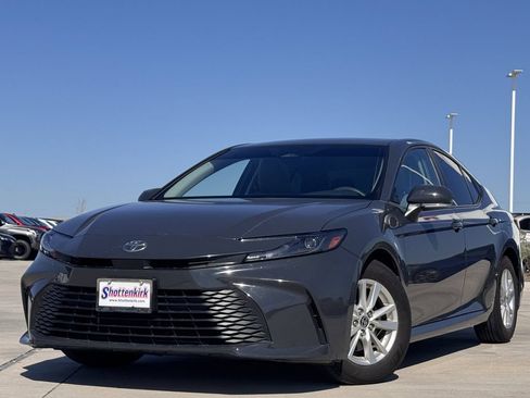 Used 2025 Toyota Camry LE FWD image 2